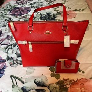 Coach gallery tote with matching corner zip wallet